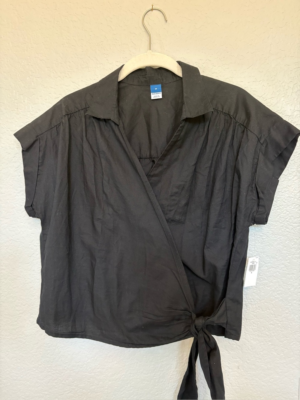 Old Navy-Black Wrap Waist Tie Short Sleeve Semi-Crop Top size M NWT